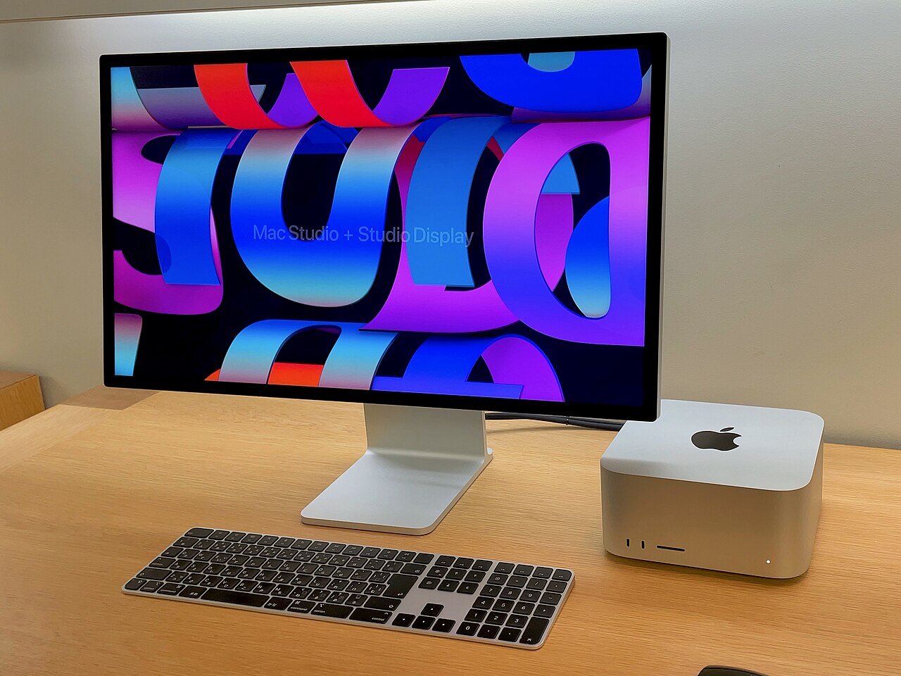 
<span>Apple Studio Display</span>
